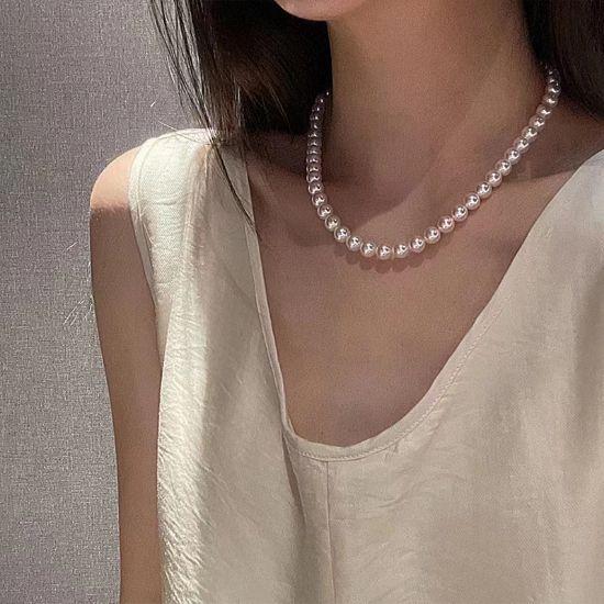 Picture of pearl necklace